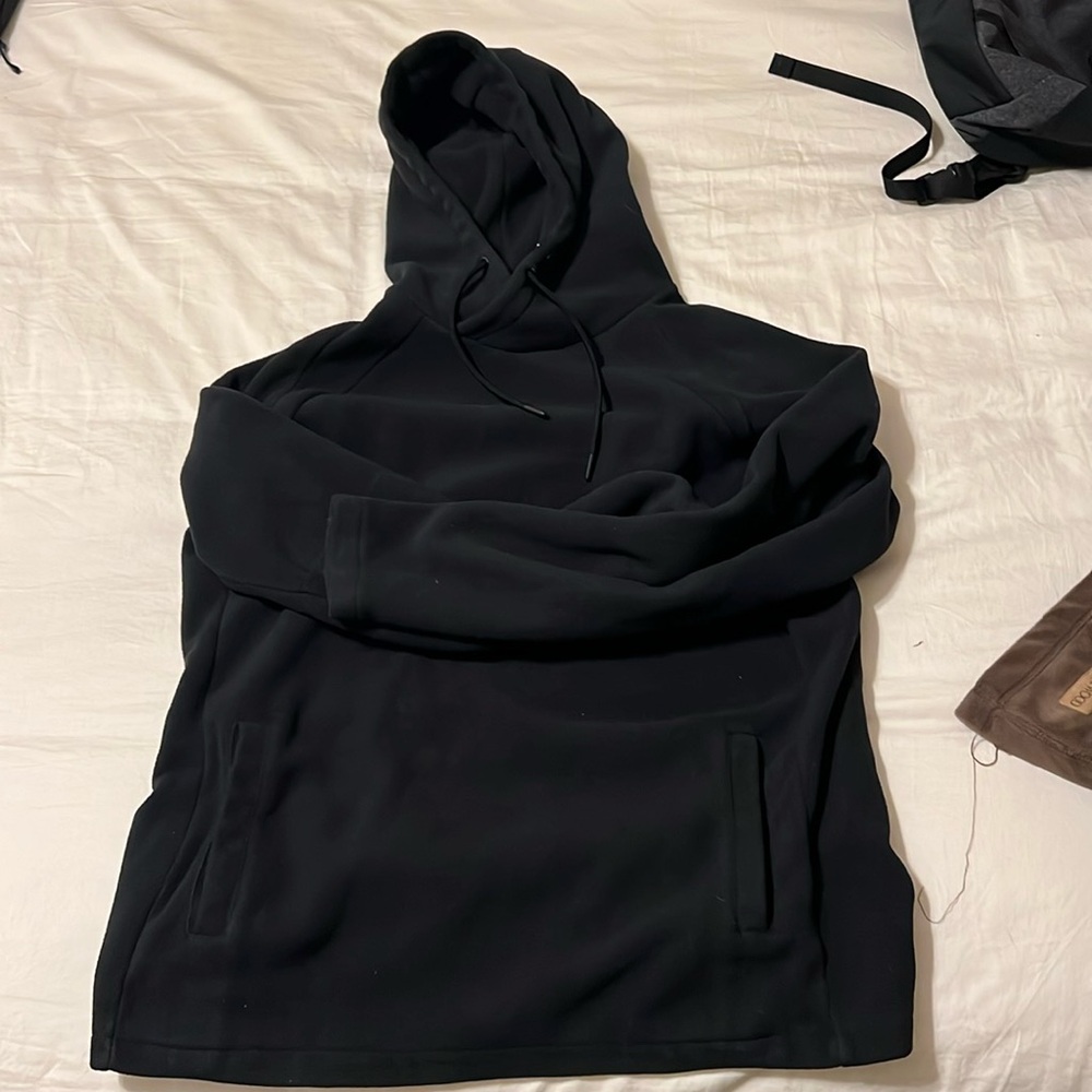 Gymshark sweatshirt lightly worn, like new. Originally $99.